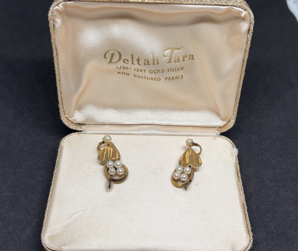 MIB Vintage Deltah 12K Tara Gold Filled Cultured Pearl Heart Earrings ScrewBack